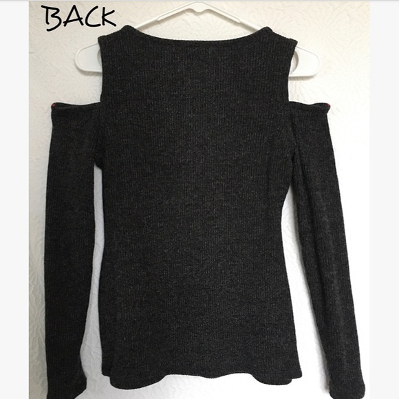 Cold Shoulder Top✨💕 - Picture 3 of 3